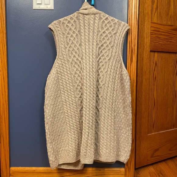 Kilronan Knitwear Sleeveless Cardigan - Picture 2 of 3